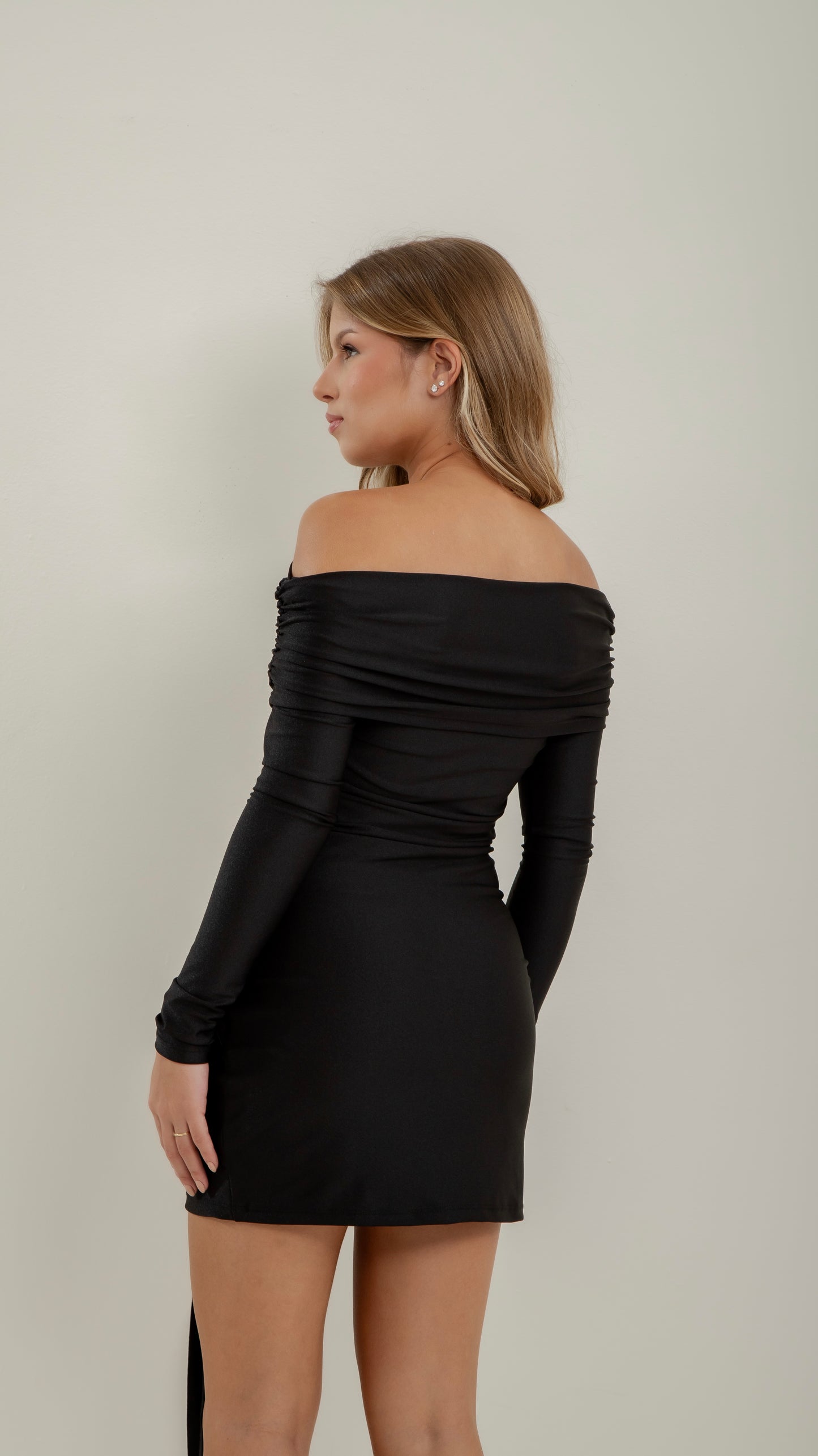 Vestido Ombro a ombro Manga Longa